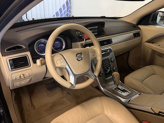 Volvo V70 8 of 15