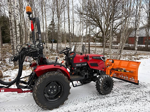 Kompakttraktor Captain med snöblad 3 of 3
