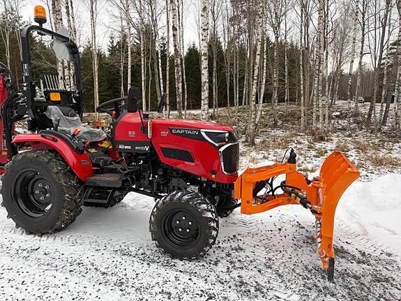 Kompakttraktor Captain med snöblad 2 of 3