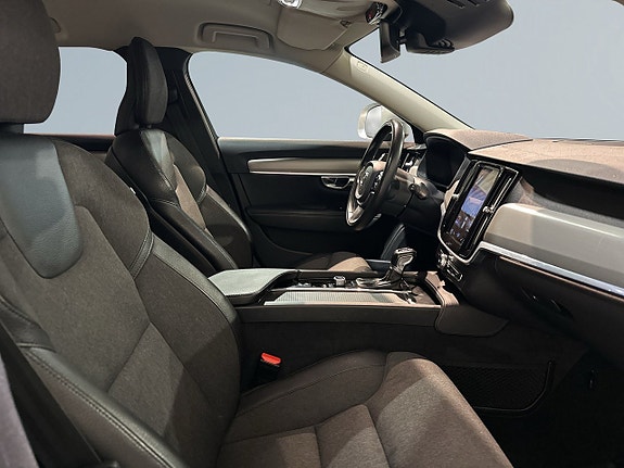 Volvo V90 Cross Country 10 of 24