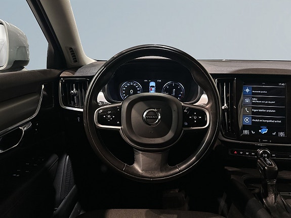 Volvo V90 Cross Country 9 of 24