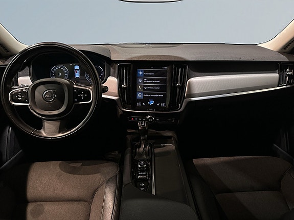 Volvo V90 Cross Country 8 of 24