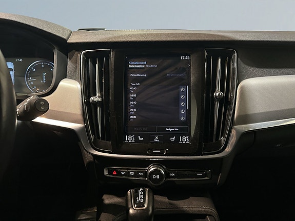 Volvo V90 Cross Country 11 of 24