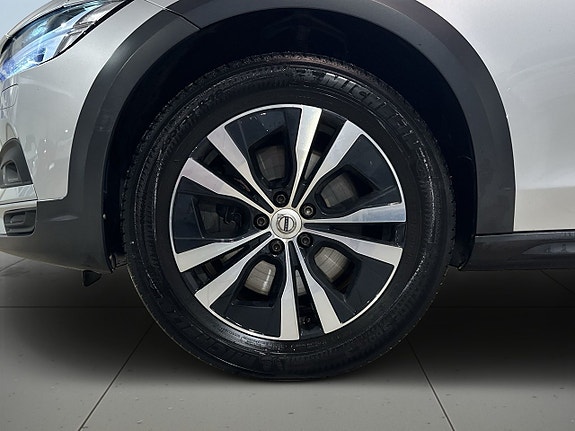 Volvo V90 Cross Country 14 of 24