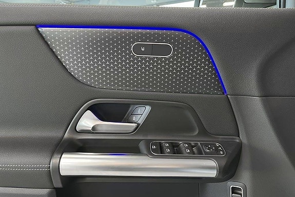 Mercedes-Benz EQA300 16 of 20