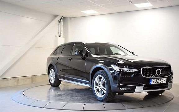 Volvo V90 Cross Country 2 of 18