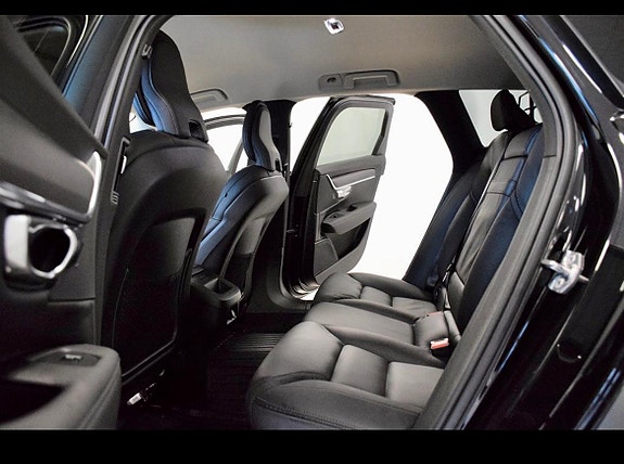Volvo V90 Cross Country 4 of 18