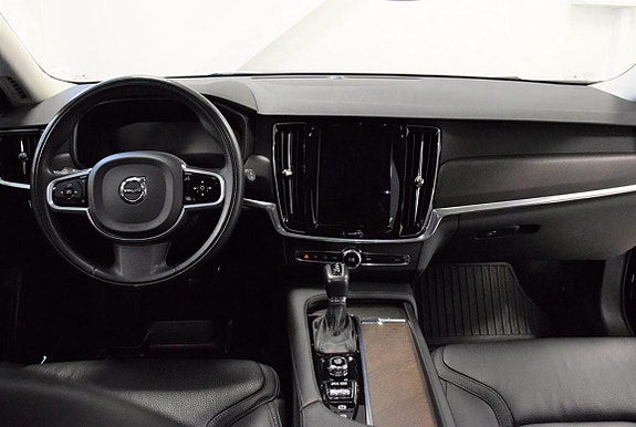 Volvo V90 Cross Country 7 of 18