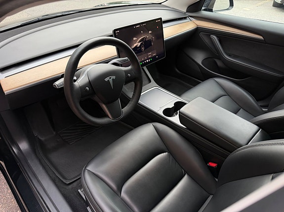 Tesla Model 3 8 of 19