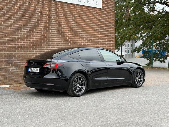 Tesla Model 3 5 of 19