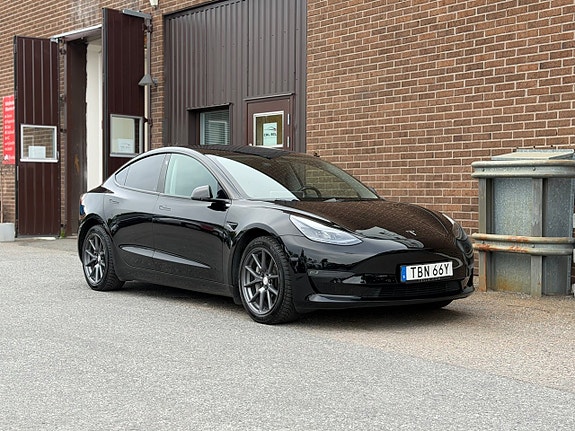 Tesla Model 3 7 of 19