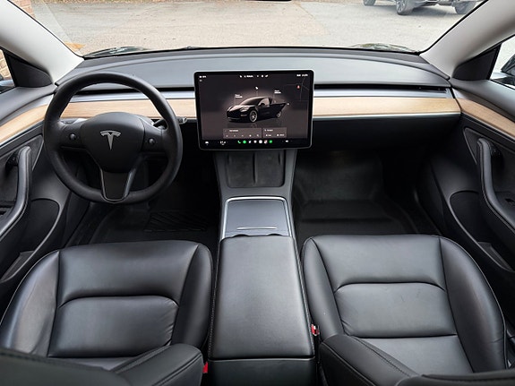 Tesla Model 3 12 of 19