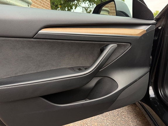 Tesla Model 3 11 of 19