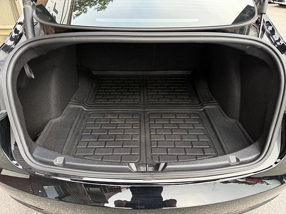 Tesla Model 3 13 of 19