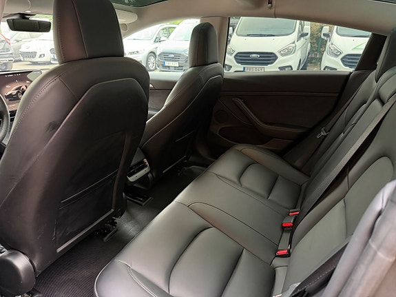 Tesla Model 3 10 of 19