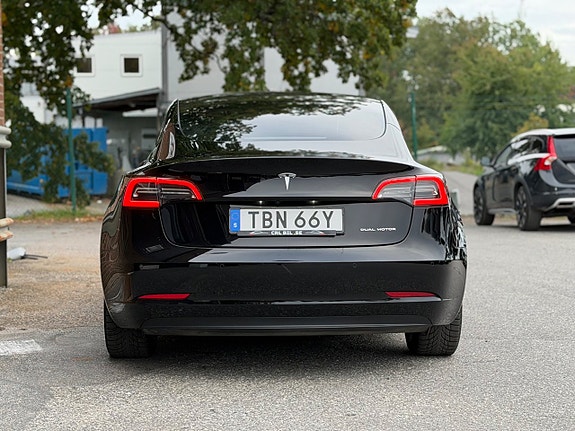 Tesla Model 3 4 of 19