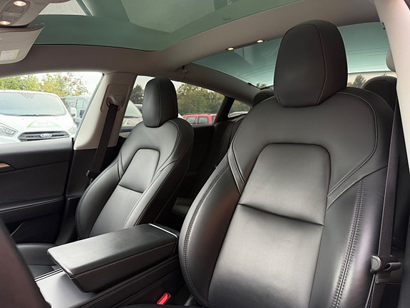 Tesla Model 3 9 of 19