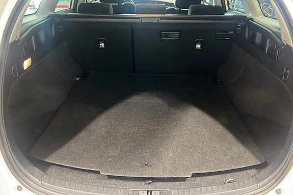 Toyota Auris 8 of 14