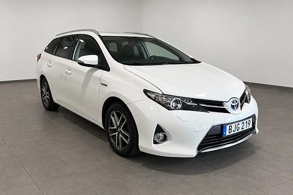 Toyota Auris 2 of 14