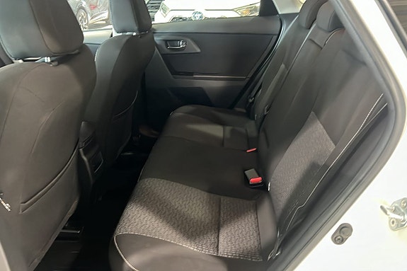 Toyota Auris 7 of 14