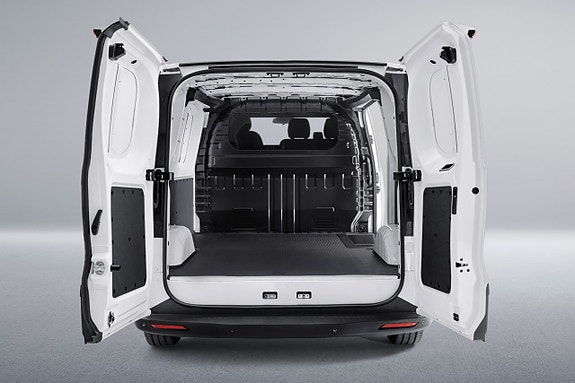 Maxus Deliver 7 4 of 10