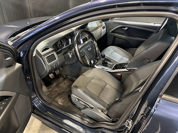 Volvo V70 7 of 23
