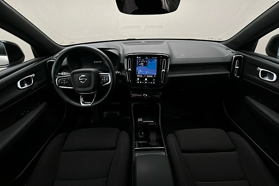 Volvo XC40 3 of 3