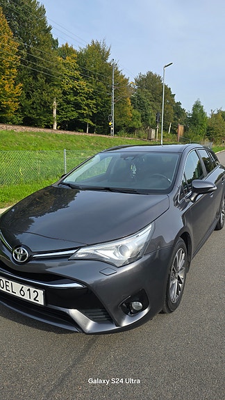Toyota Avensis 4 of 9