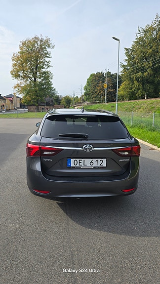 Toyota Avensis 7 of 9