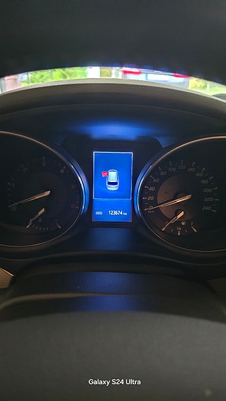 Toyota Avensis 9 of 9