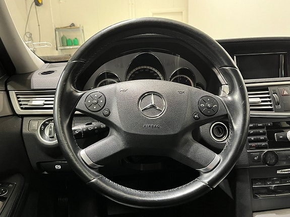 Mercedes-Benz E220 12 of 20