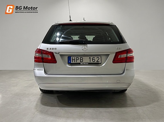 Mercedes-Benz E220 5 of 20