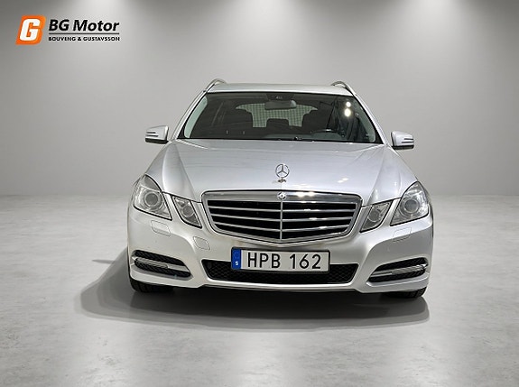 Mercedes-Benz E220 2 of 20