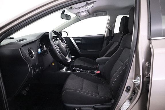 Toyota Auris 10 of 18