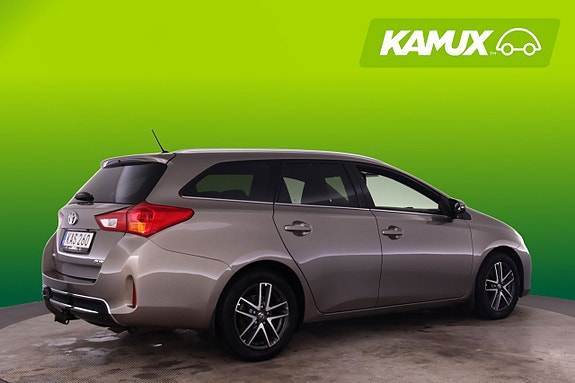 Toyota Auris 2 of 18