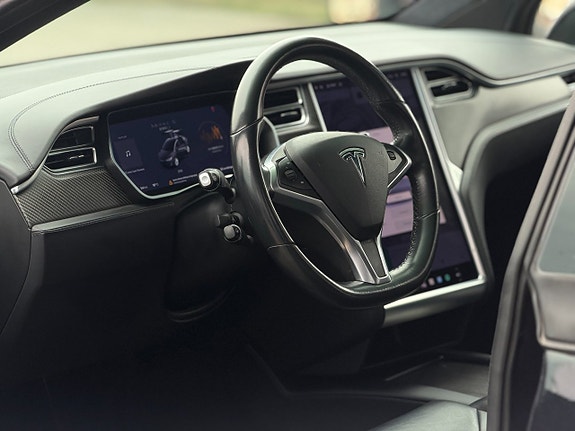 Tesla Model X 11 of 27