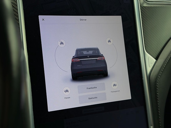 Tesla Model X 24 of 27