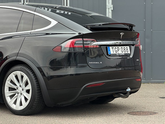 Tesla Model X 8 of 27