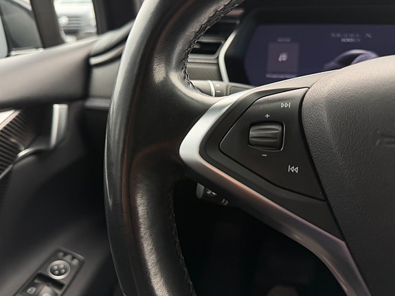 Tesla Model X 22 of 27