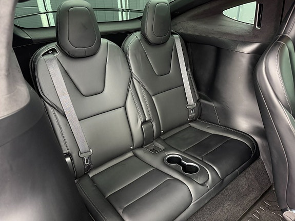 Tesla Model X 17 of 27