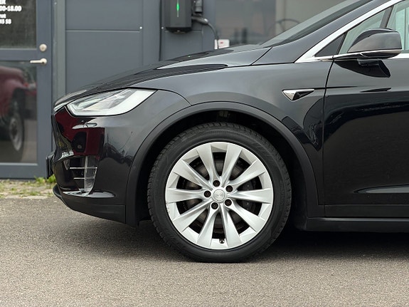 Tesla Model X 4 of 27