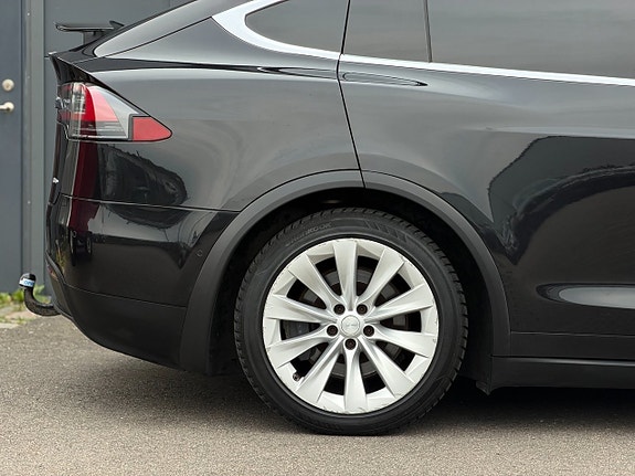 Tesla Model X 6 of 27
