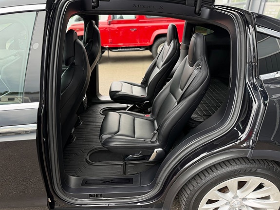 Tesla Model X 13 of 27