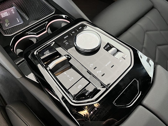 BMW i5 8 of 16