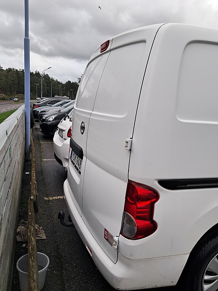 Nissan NV200 2 of 8