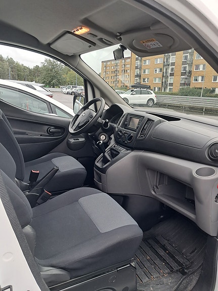Nissan NV200 5 of 8