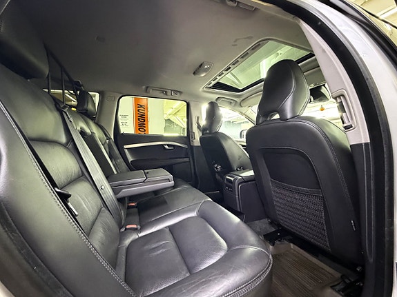 Volvo XC70 15 of 21