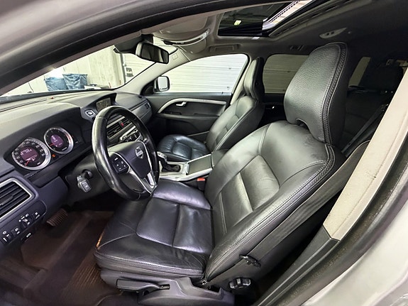 Volvo XC70 11 of 21