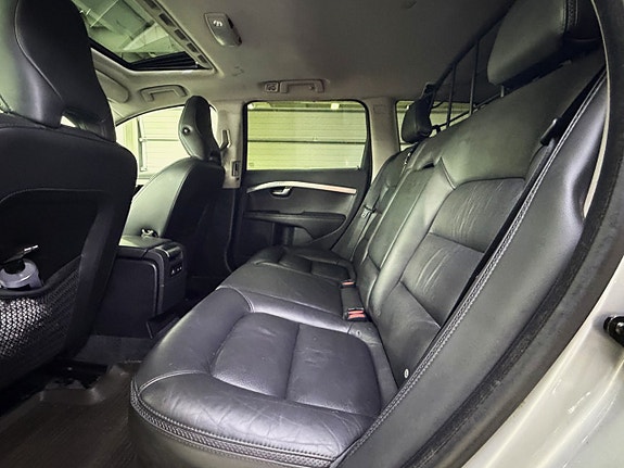 Volvo XC70 14 of 21