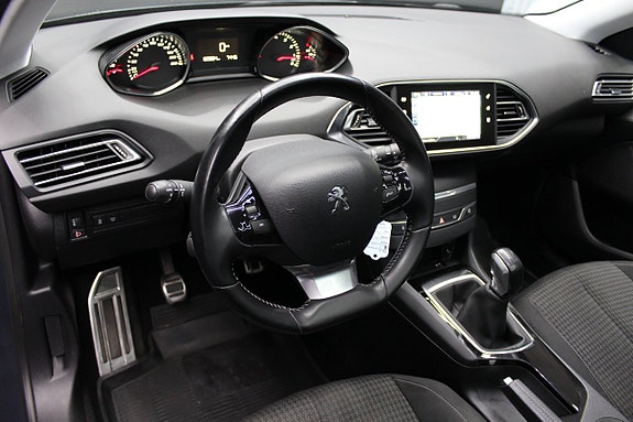 Peugeot 308 SW 10 of 16